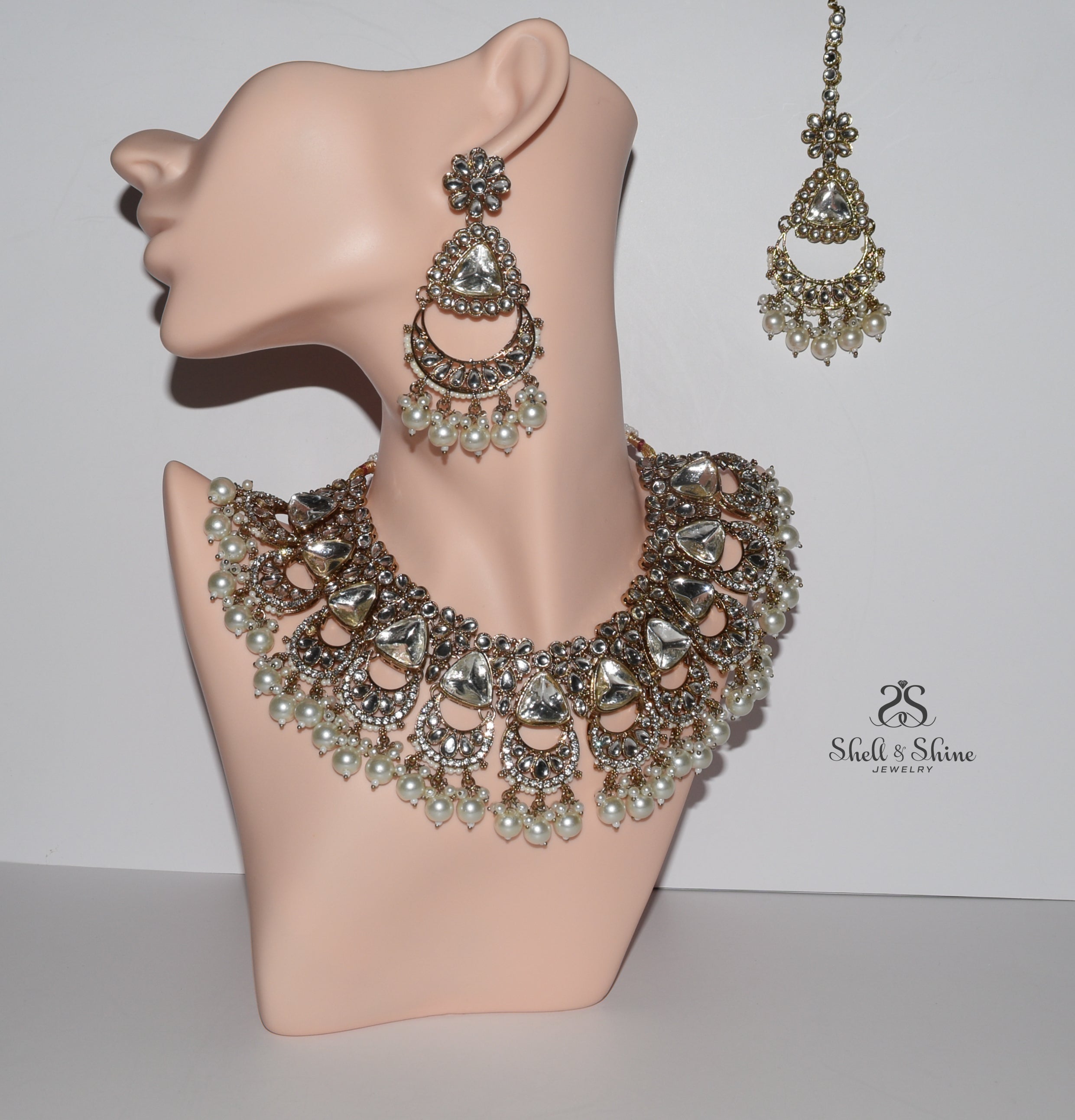 Meherbano Kundan Set